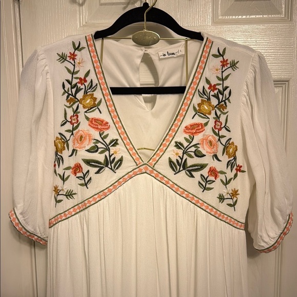 In loom White V-Neck with Embroidery & Puff Sleeve Midi Sundress - Picture 2 of 12